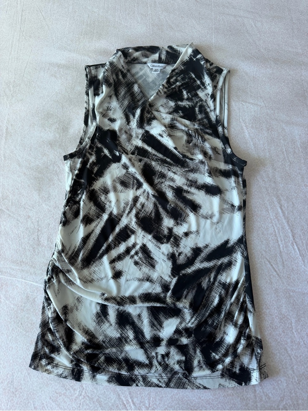Calvin Klein Black & White Abstract Sleeveless V-Neck Tank